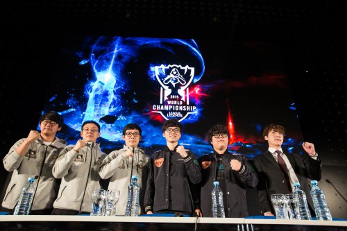 icon 谈论了他的复出试训： LPL 现在中场球员仍然非常短缺，有人问我有没有想法！